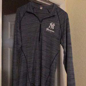 Under armour new uprk Yankees long sleeve pullover